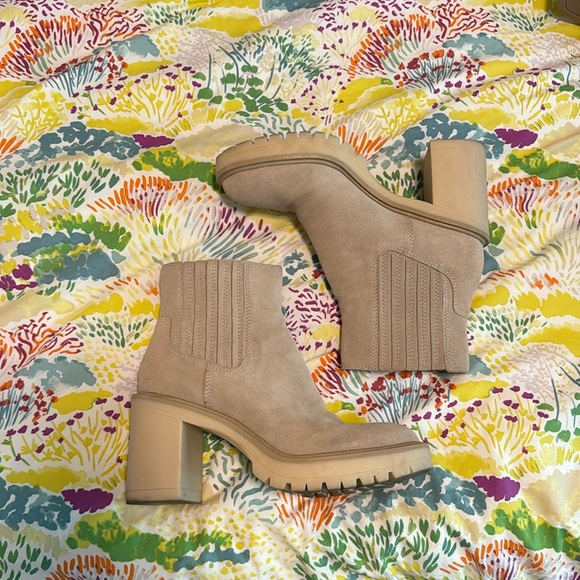 Dolce Vita Waterproof Caster H2O Booties, Dune Suede, Size 9.5 - Picture 3 of 5